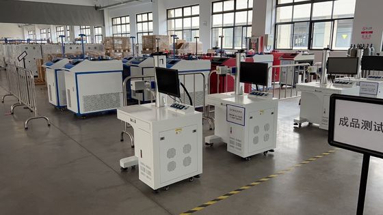 1000W 1500W 2000W 3000W saldatore laser portatile a fibra con raffreddamento ad acqua RAYCUS