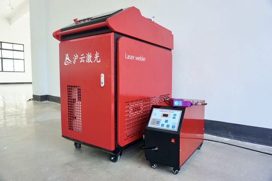 1000W 1500W 2000W 3000W saldatore laser portatile a fibra con raffreddamento ad acqua RAYCUS