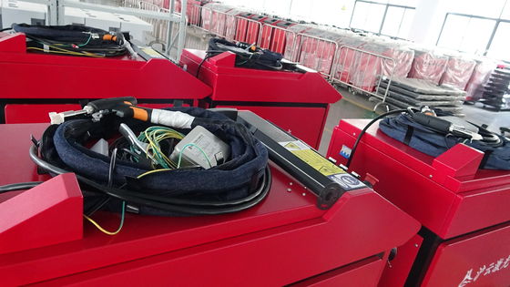 Saldatore laser portatile 1000W 1500W 2000W 3000W con velocità di taglio di 100m/min