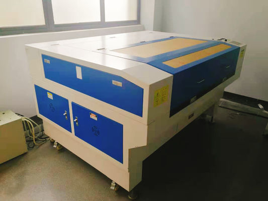 1000-26000mm/min Velocità di taglio Macchina di incisione laser CO2 con superiore e servizio