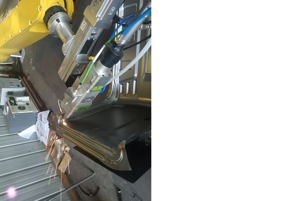 CNC Sì 3D Laser Robot Saldatura macchina per Intelligente complesso di taglio del metallo
