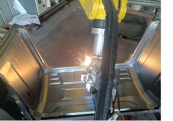 CNC Sì 3D Laser Robot Saldatura macchina per Intelligente complesso di taglio del metallo