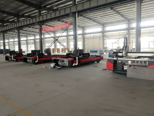 Velocità di taglio di 25 m/min Macchine per il taglio laser a fibra per tubi di metallo a buone condizioni