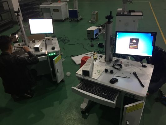 Sistema di controllo Cypcut 30W Split Fiber Laser Marking Machine per incisione di gioielli metallici