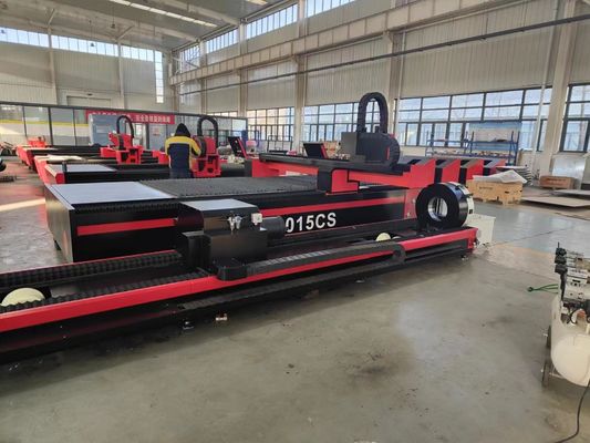 3015 Macchina di taglio laser a fibra 1000W 1500W 2000W 3000W con configurazione tipo gantry