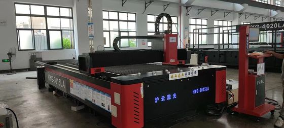 3015 Macchina di taglio laser a fibra 1000W 1500W 2000W 3000W con configurazione tipo gantry