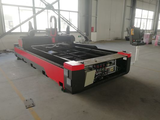 Macchina per il taglio laser CNC in fibra di alluminio per metallo applicabile 3015 con peso di 5000 kg