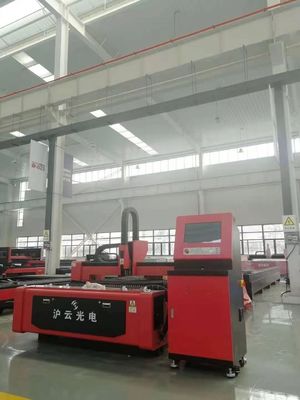 Macchina per il taglio laser CNC in fibra di alluminio per metallo applicabile 3015 con peso di 5000 kg